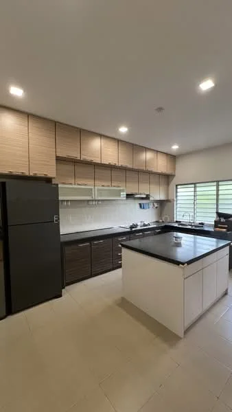 Kitchen features: black refrigerator, white kitchen island, black countertop, wood cabinetry with light finish, dark wood lower cabinets, stainless-steel gas hob, built-in oven, double-basin stainless-steel sink, glass backsplash, recessed lighting, window with horizontal slats, tile flooring; style: modern.