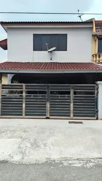Exterior type: semi-detached house; features: two-storey structure, red tiled roof, white painted facade, large front window, satellite dish on roof, metal gate with horizontal slats, concrete driveway, balcony on upper floor; style: modern.