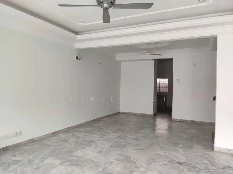 Living features: marble flooring, white painted walls, tray ceiling, 2 ceiling fans, recessed downlights, large windows, open layout, neutral color scheme; style: modern.