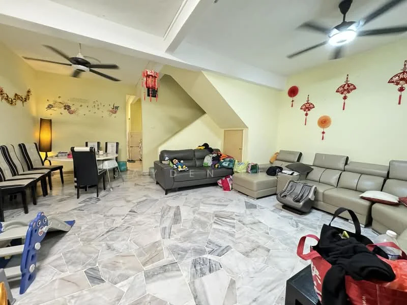 Living features: marble tile flooring, cream painted walls, exposed beams on ceiling, 5-blade ceiling fan with light, L-shape sectional sofa in grey, coffee table, area rug, wall-mounted TV, decorative wall art, floor lamp, dining table with black chairs, open layout to dining area; style: modern.