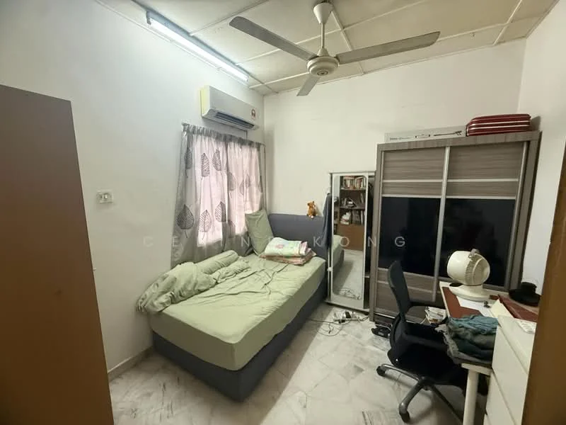 Bedroom features: single bed with green bedding, wall-mounted air conditioning unit, 5-blade ceiling fan, curtains with floral pattern, built-in wardrobe with sliding doors, study desk with chair, table lamp, marble tile flooring.