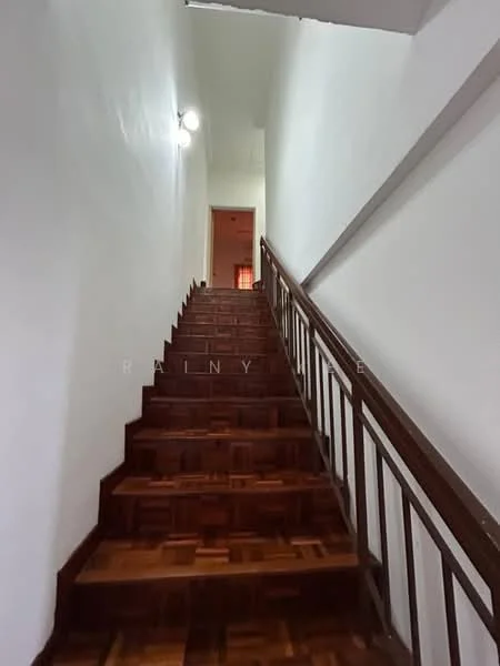 Room features: wooden staircase, parquet wood flooring, white painted walls, wall-mounted light fixtures, handrail, staircase with landing; style: modern.