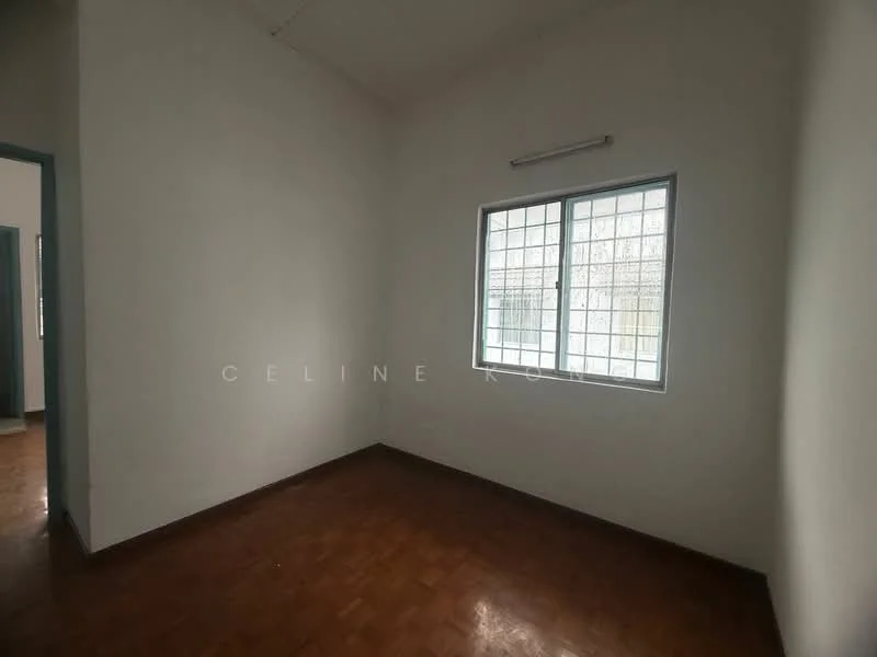 Room features: white painted walls, wooden flooring, single window, natural light, no visible furniture, plain ceiling, no visible decor, minimalist design; style: minimalist.