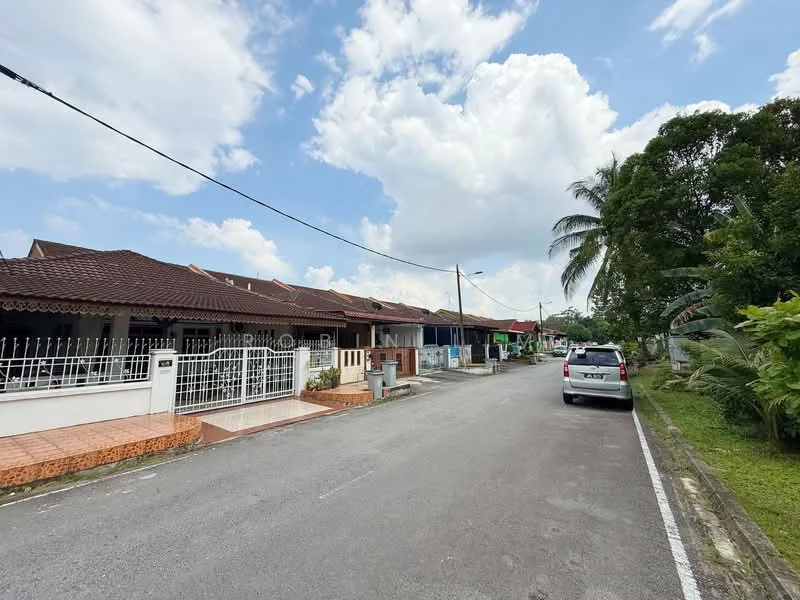 Exterior type: linked terrace house; features: single-storey, red tiled roof, white painted facade, front yard with low fence, paved walkway, manicured lawn, surrounded by greenery, street view with parked car, power lines visible, palm trees, residential street; style: modern.