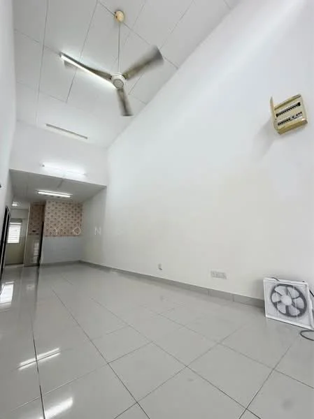 Room features: white painted walls, polished ceramic tile flooring, high ceiling, ceiling fan, recessed lighting, wall-mounted air conditioning unit, decorative wall with pattern, open space layout; style: modern.