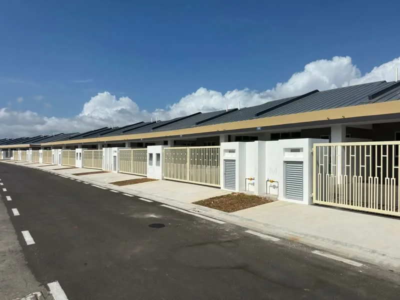 Exterior type: linked terrace house; features: single-storey, metal roofing, white painted facade, gated entry, driveway with interlocking pavers, solar panels on roof, manicured lawn, concrete pathway, street view, surrounded by mature greenery; style: modern.