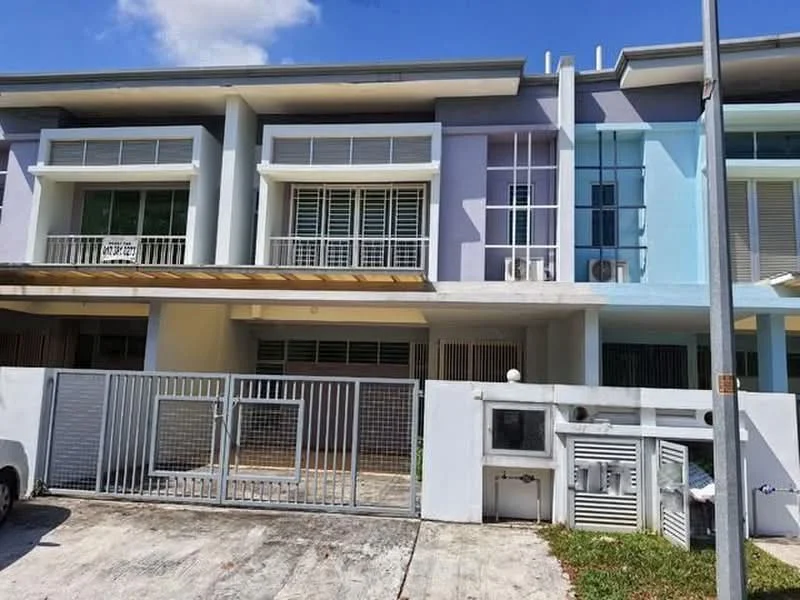 Exterior type: linked terrace house; features: two-storey facade, light blue painted facade, purple painted facade, white window frames, balconies with railings, multiple air conditioning units visible, sliding glass doors, manicured lawn in front, paved driveway, fenced front yard; style: modern.