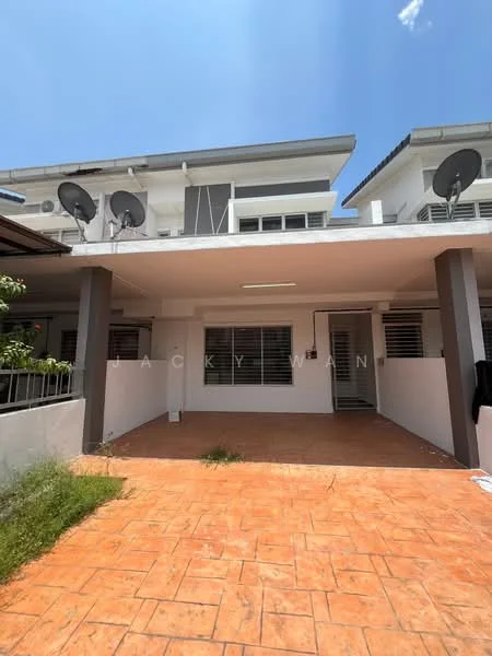 Exterior type: semi-detached house; features: terracotta tile flooring, covered porch area, white painted facade, multiple satellite dishes, sliding windows with grilles, manicured lawn, concrete wall, single-storey, clear blue sky; style: modern.