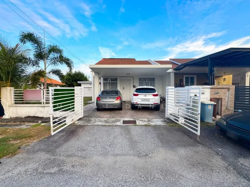 Exterior type: semi-detached house; features: white painted facade, flat roof, manicured lawn, paved driveway, two-car porch, fence with gate, tropical landscaping, palm trees, garage, outdoor lighting; style: modern.