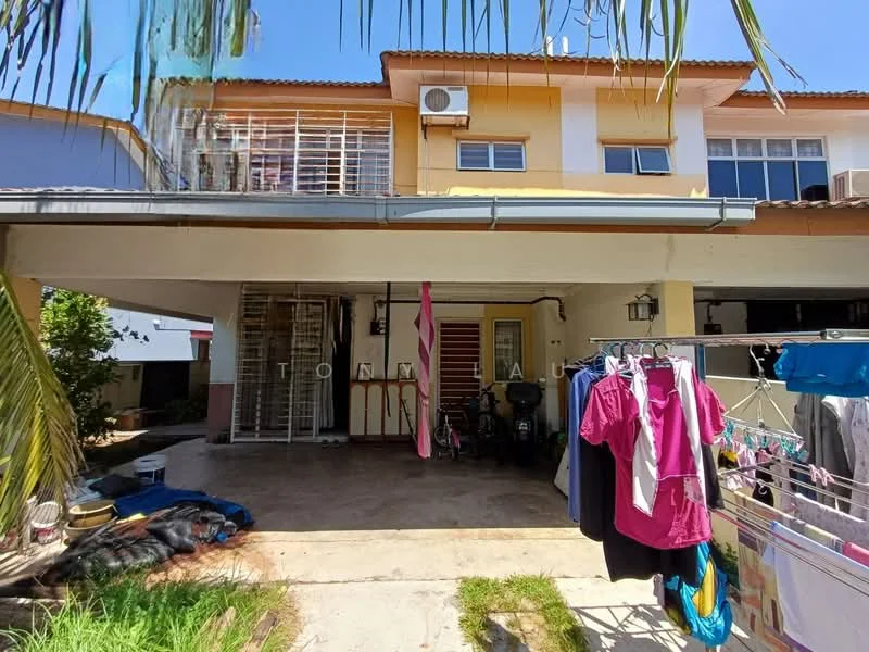 Exterior type: linked terrace house; features: two-storey structure, yellow and white painted facade, covered porch area, laundry line with clothes, paved driveway, bicycle parked, air conditioning unit on the wall, manicured garden area, palm tree in the foreground; style: modern.