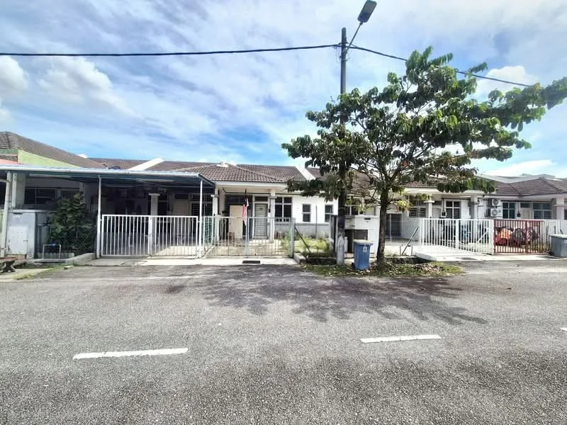 Exterior type: linked terrace house; features: single-storey, white painted facade, gated front yard, manicured lawn, paved walkway, front porch with seating, mature tree in front yard, street view, car porch, fence surrounding property; style: modern.