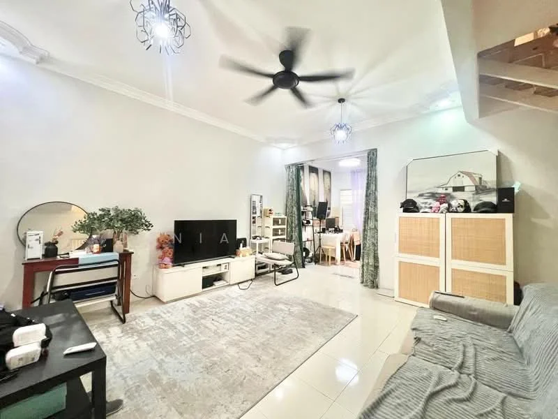 Living features: 3-blade ceiling fan, recessed downlights, wall-mounted TV, TV console, sofa in grey, area rug with geometric pattern, decorative mirror, coffee table, white painted walls, cream tiled flooring, green curtains, open shelving, houseplants in ceramic pots; style: modern.