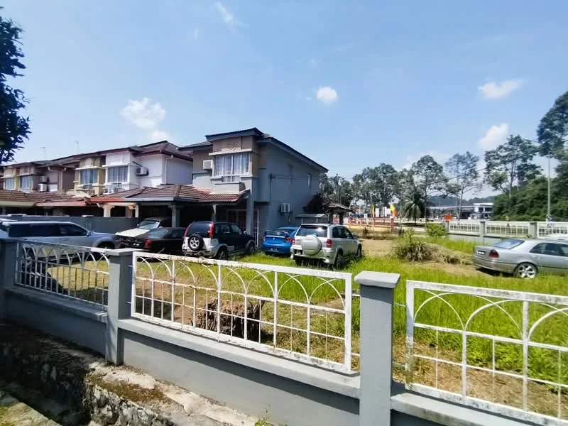 Exterior type: linked terrace house; features: two-storey building, white painted facade, manicured lawn, fenced front yard, multiple parked cars, surrounded by trees, playground visible in background, paved driveway; style: modern.