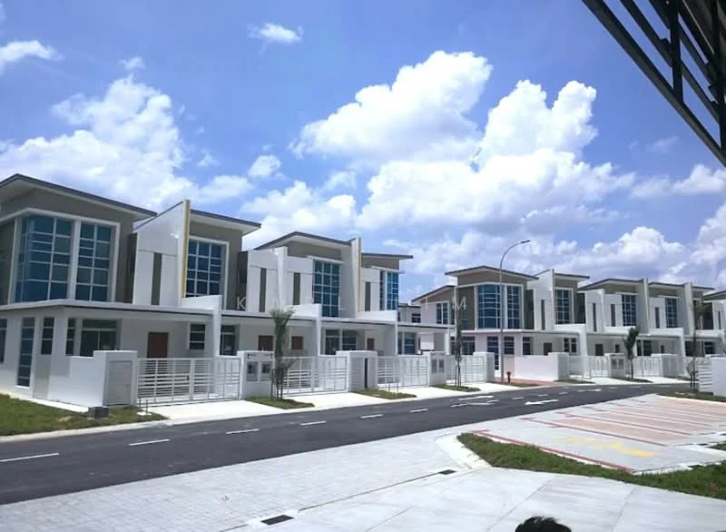 Exterior type: linked terrace house; features: white painted facade, glass windows, flat roof, 2-storey, manicured lawn, paved driveway, street lighting, surrounded by greenery; style: modern.