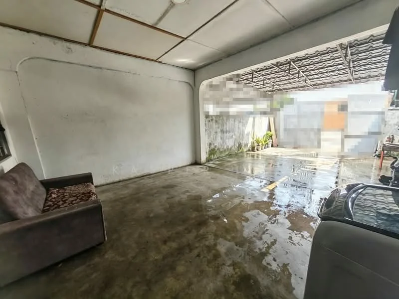 Exterior type: car porch; features: concrete flooring, exposed ceiling, open space, partial wall, covered roof, wet surface, surrounding walls, natural light; style: minimalist.