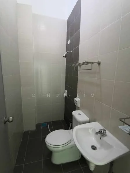 Bathroom features: white ceramic toilet, wall-mounted sink, chrome faucet, shower head, tiled walls in light grey, tiled walls in dark grey, dark grey floor tiles, towel rack, toilet paper holder; style: modern.