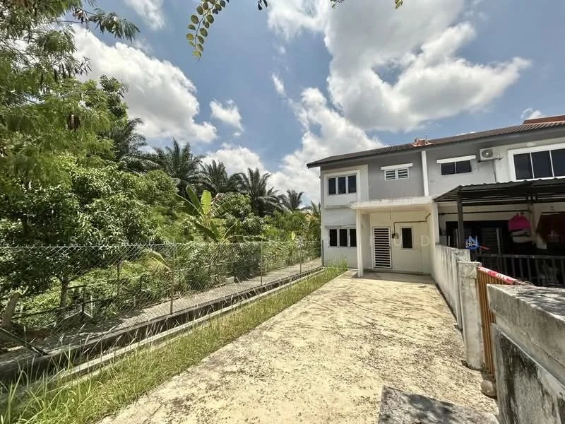 Exterior type: semi-detached house; features: concrete driveway, fenced yard, landscaped garden with greenery, palm trees, two-storey structure, windows with white frames, roof with overhang, outdoor area with grass, visible parking space; style: modern.