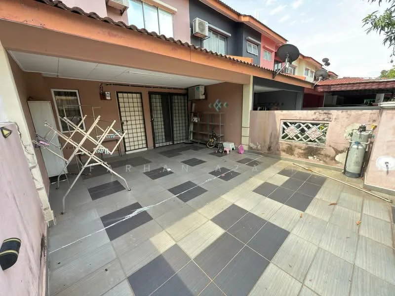 Exterior type: linked terrace house; features: tiled flooring, covered patio area, sliding glass doors, laundry drying rack, outdoor wall with decorative cutouts, outdoor water tap, air conditioning units visible, bicycle, fenced area, roof overhang; style: modern.