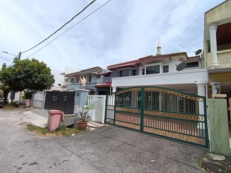 Exterior type: semi-detached house; features: two-storey structure, white painted facade, red tiled roof, green metal gate, paved driveway, front garden with small plants, satellite dishes on roof, decorative balcony railings, sidewalk, street view, adjacent houses visible; style: modern.