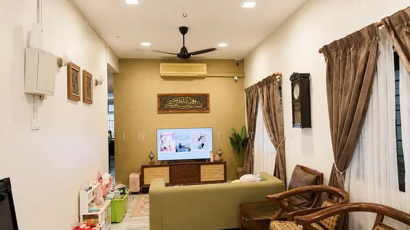 Living features: 5-blade ceiling fan with light, wall-mounted TV, wooden TV console, cream painted walls, grey accent wall, recessed LED downlights, curtains in beige, decorative wall clock, sofa in green, wooden armchair, area rug, decorative artwork on wall; style: modern.