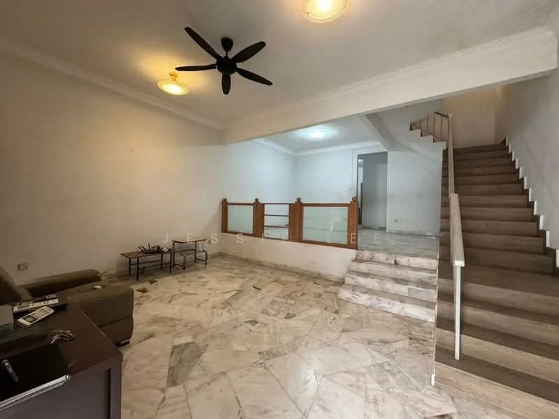 Living features: marble flooring, white painted walls, tray ceiling, 2 ceiling lights, 5-blade ceiling fan, staircase with wooden steps, glass railing, open layout; style: modern.
