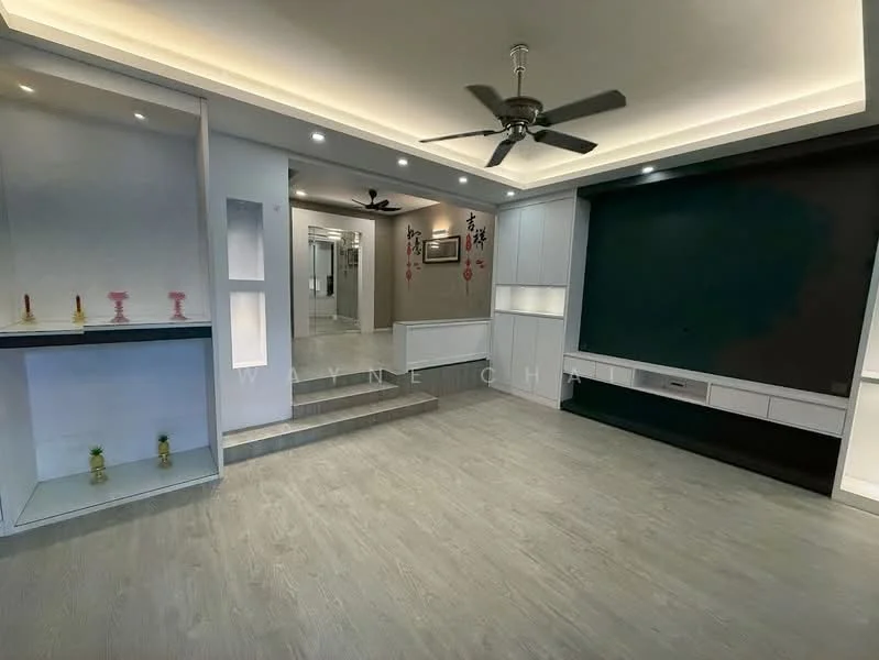 Living features: light grey laminate flooring, white painted walls, dark green accent wall, recessed LED downlights, 5-blade ceiling fan, built-in TV console, open shelving, decorative wall art, step-up area, neutral color palette; style: modern.