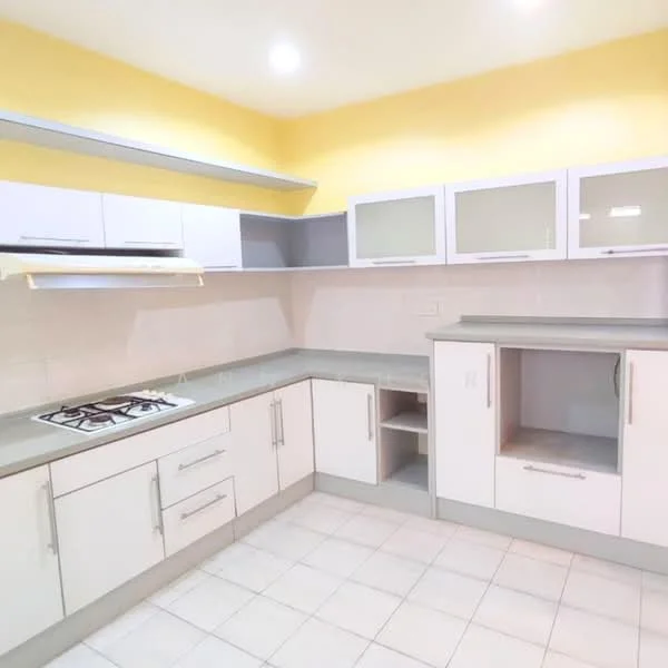 Kitchen features: white cabinetry with flat-panel doors, grey countertop, gas cooktop with 5 burners, built-in range hood, white tiled backsplash, white tiled flooring, under-cabinet lighting, open shelving, corner cabinet, single-bowl stainless-steel sink; style: modern.