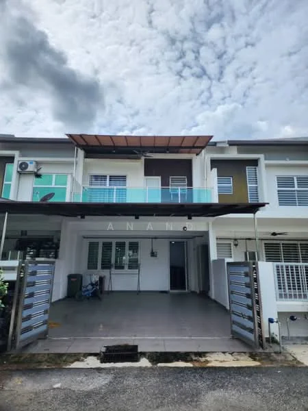 Exterior type: linked terrace house; features: two-storey building, flat roof with overhang, glass balcony railing, white painted facade, brown accent wall, sliding glass door, manicured front yard, paved driveway, visible air conditioning unit, front gate with metal fencing; style: modern.