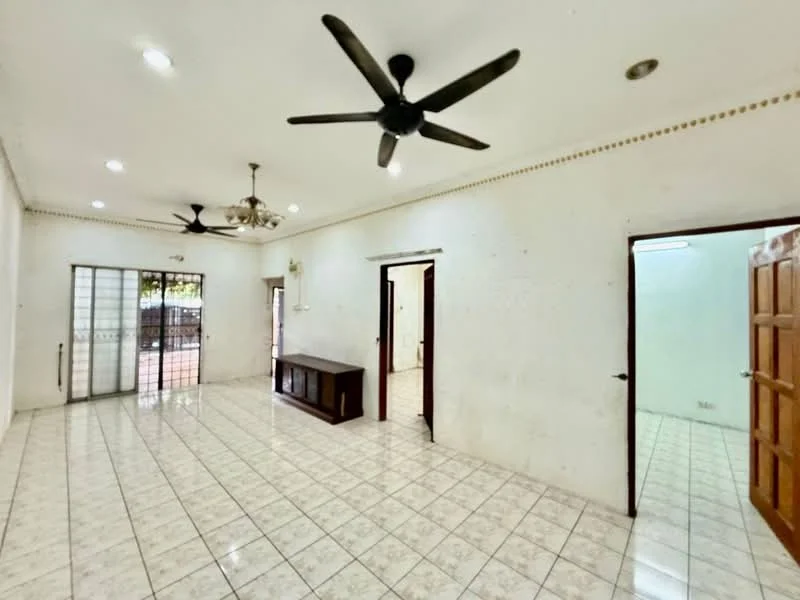 Living features: white painted walls, ceramic tile flooring, 5-blade ceiling fan, ceiling fan, recessed downlights, sliding glass door, double wooden door, open layout, natural light from windows, wall-mounted light fixtures; view: garden.
