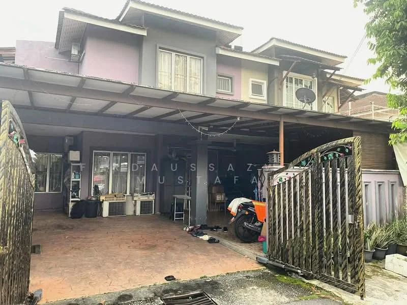 Exterior type: linked terrace house; features: covered car porch, paved driveway, wooden gate, two-storey structure, purple painted facade, balcony on upper floor, air conditioning unit, outdoor lighting, decorative elements on facade, mature greenery around, motorcycle parked, outdoor furniture; style: modern.