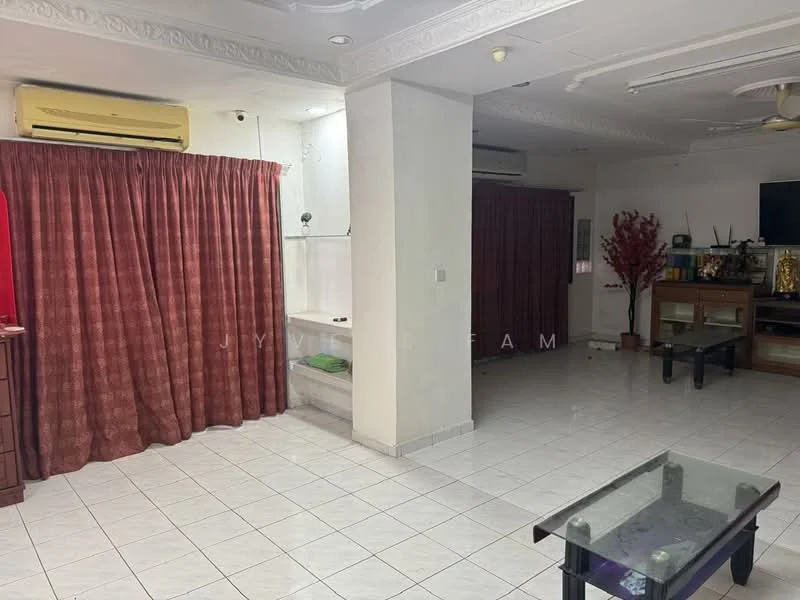 Living features: white painted walls, ceramic tile flooring, dropped ceiling, 5-blade ceiling fan, wall-mounted air conditioning unit, large window with sheer curtains, red curtains, wooden furniture, glass coffee table, decorative plant, TV console, open layout.