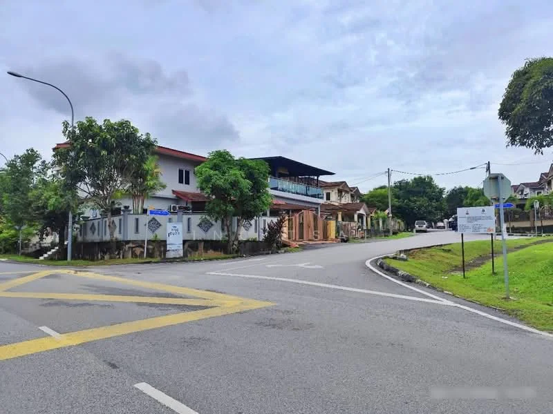 Exterior type: linked terrace house; features: white painted facade, red tiled roof, manicured lawn, mature trees, paved walkway, balconies on upper floors, surrounded by greenery, street signage, curved road, residential neighborhood; style: modern.