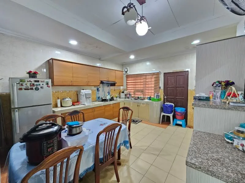 Kitchen features: wood cabinetry, granite countertop, stainless-steel fridge, built-in oven, microwave, rice cooker, electric kettle, 4-burner gas hob, double-bowl stainless-steel sink, window with blinds, tile flooring, ceiling lights, dining table with chairs, decorative wall clock; style: modern.
