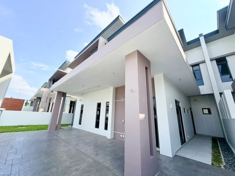 Exterior type: semi-detached house; features: flat roof, white painted facade, grey accent walls, large windows, covered porch area, paved flooring, manicured lawn, surrounded by fencing; style: modern.