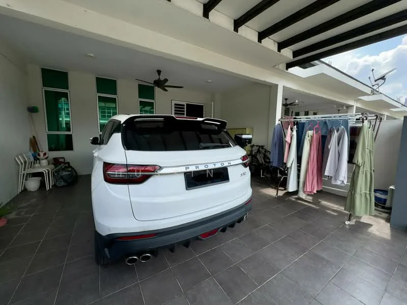 Exterior type: linked terrace house; features: car porch with awning, white painted facade, grey tiled flooring, exposed beams on ceiling, clothes drying rack, manicured lawn, greenery in background, multiple windows, ceiling fan, outdoor seating area; style: modern.
