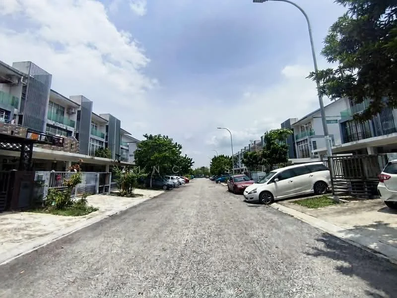 Exterior type: linked terrace house; features: two-storey buildings, concrete facade, manicured landscaping, paved driveway, parking spaces visible, street lighting, greenery along the road, open-air parking lot; style: modern.