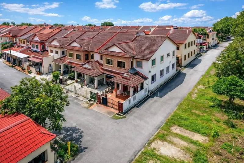 Exterior type: linked terrace house; features: red tiled roof, two-storey buildings, white painted facade, front porches with railings, driveways, manicured lawns, surrounding greenery, paved walkways, street view, clear blue sky, adjacent residential area; style: modern.