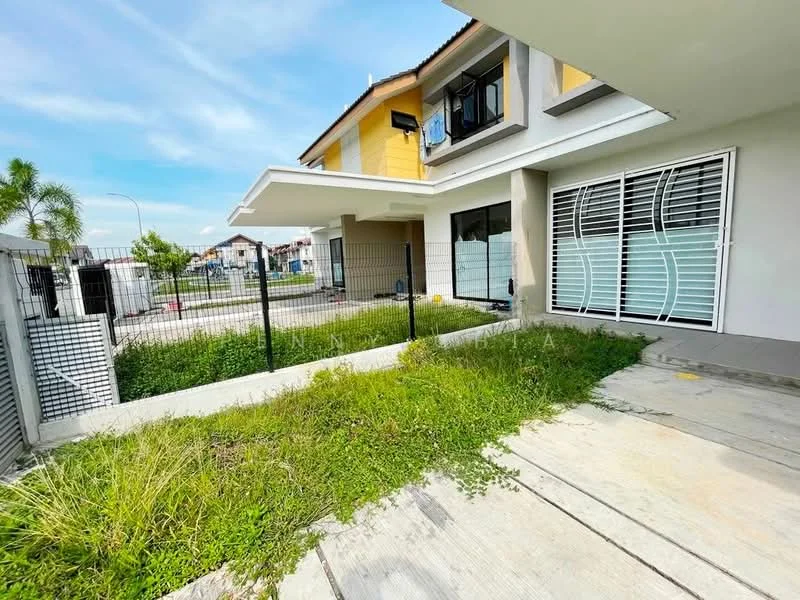 Exterior type: linked terrace house; features: yellow painted facade, grey painted facade, fenced yard, manicured lawn, concrete driveway, single-storey, large windows, covered porch, surrounded by greenery; style: modern.