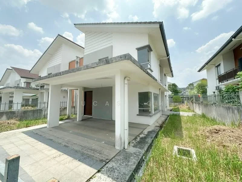 Exterior type: detached bungalow; features: white painted facade, flat roof, two-storey structure, covered car porch, concrete flooring at entrance, manicured lawn area, surrounded by greenery, fenced perimeter; style: modern.