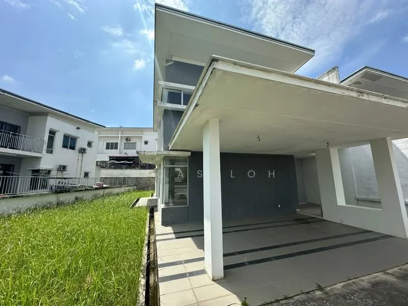 Exterior type: detached bungalow; features: flat roof, white painted facade, grey accent wall, paved walkway, manicured lawn, surrounded by greenery; style: modern.