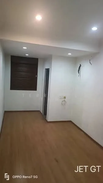 Room features: white painted walls, laminate flooring, recessed downlights, window with wooden blinds, wall-mounted electrical outlets, cable outlet, corner wall with exposed wiring; style: modern.