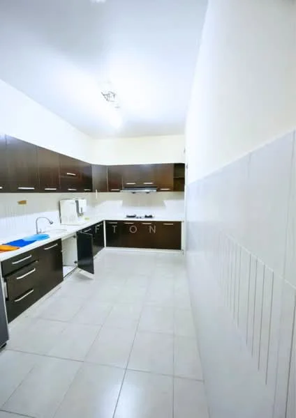 Kitchen features: dark wood cabinetry, white tiled backsplash, stainless-steel sink, chrome pull-down faucet, built-in oven, 4-burner gas hob, refrigerator, white walls, tile flooring, ceiling lights; style: modern.