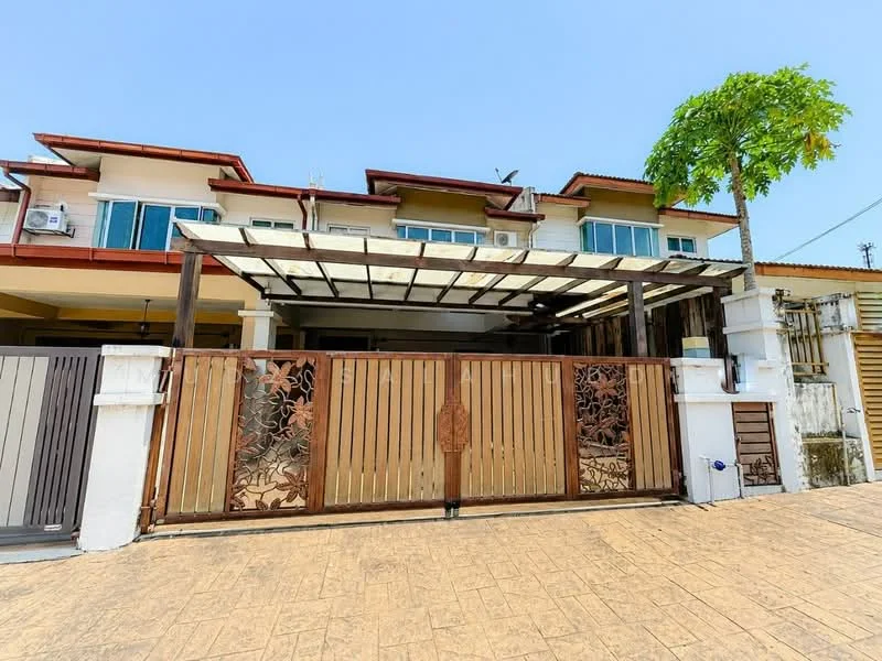Exterior type: linked terrace house; features: double-volume car porch, metal gate with decorative design, white painted facade, red tiled roof, manicured landscaping, paved driveway, air conditioning units visible, surrounded by greenery; style: modern.