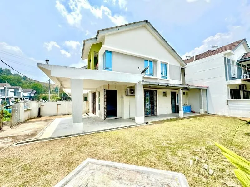 Exterior type: semi-detached house; features: white painted facade, flat roof, approximately 2-storey, manicured lawn, paved driveway, air conditioning unit visible, garden area, balcony on upper floor, large windows, outdoor space, surrounded by greenery; style: modern.