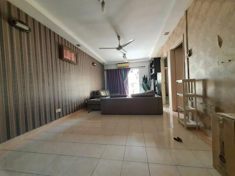 Living features: striped wallpaper in brown and cream, white painted walls, ceramic tile flooring, 5-blade ceiling fan, sofa in grey, coffee table, TV console, wall-mounted TV, large window with sheer curtains, decorative plant, open shelving unit, area rug; style: modern.