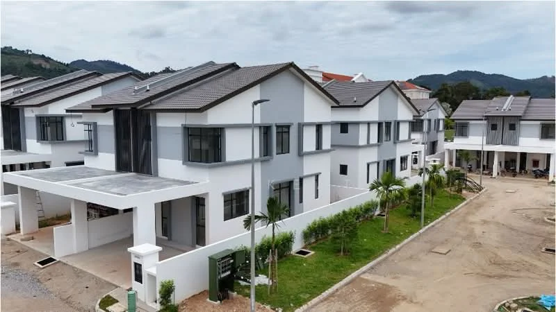 Exterior type: linked terrace house; features: white painted facade, grey tiled roof, two-storey structure, large windows, manicured landscaping, paved driveway, front porch, surrounded by greenery, mountain view in background; style: modern.
