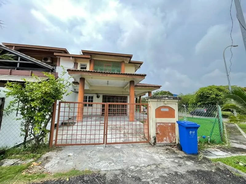 Exterior type: detached bungalow; features: two-storey building, red brick facade, gated entrance, front porch, manicured lawn, concrete driveway, fenced perimeter, overcast sky, greenery surrounding property, blue garbage bin; style: modern.
