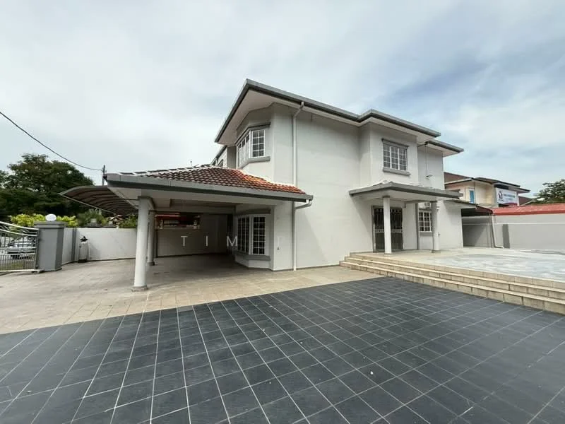 Exterior type: detached bungalow; features: white painted facade, flat roof, single-storey, paved driveway, car porch with awning, manicured lawn, surrounded by greenery, large windows, terrace area, entrance steps; style: modern.