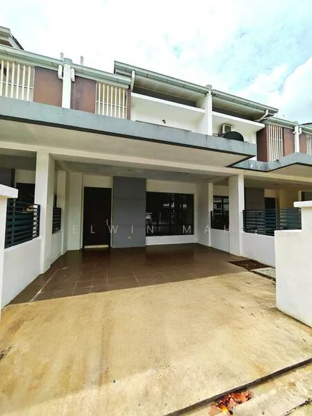 Exterior type: linked terrace house; features: concrete facade, white painted walls, sliding glass door, covered porch area, tiled flooring, balcony above, metal railing, manicured landscaping, driveway, front garden area; style: modern.