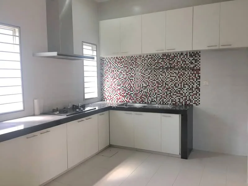 Kitchen features: white shaker cabinets, black countertop, stainless-steel range hood, built-in gas hob, mosaic tile backsplash with red and black accents, single-bowl stainless-steel sink, window with horizontal slats, light-colored tile flooring, open layout; style: modern.